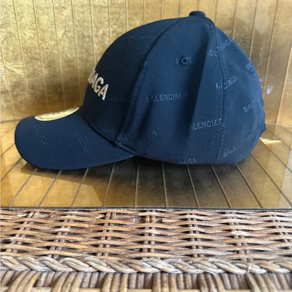 Balenciaga PGA tournament in Spanish Bay, black gold  display picture 1